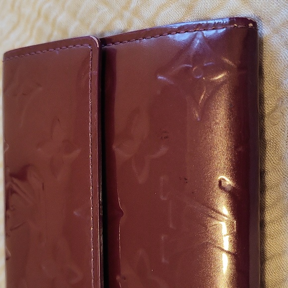 💯Authentic Louis Vuitton Vernis Bordeaux Sarah Wallet - Picture 16 of 16
